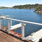 Сasa de vacaciones 5 Star In Urangsvag